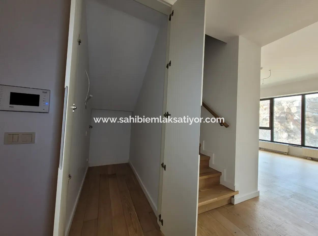 Leerstehendes İncek Loft Zum Verkauf 2+1 Maisonette-Wohnung Mit Stadtblick Im 1. Stock