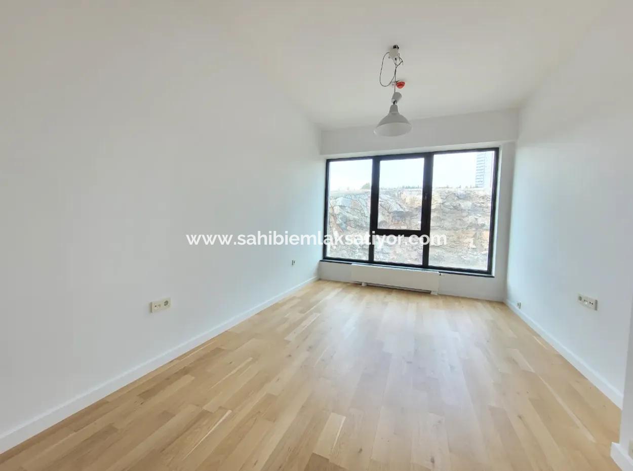 Leerstehendes İncek Loft Zum Verkauf 2+1 Maisonette-Wohnung Mit Stadtblick Im 1. Stock