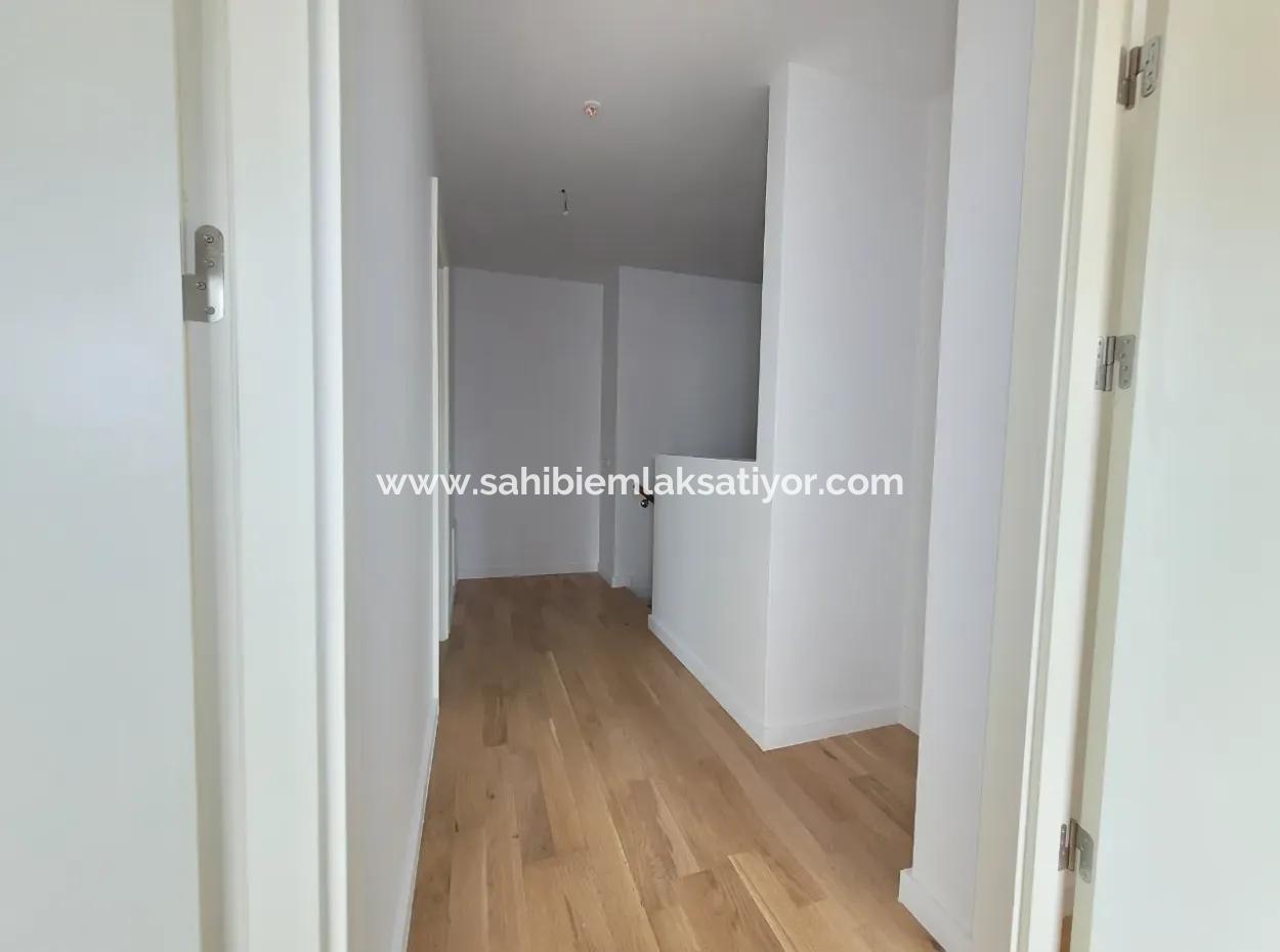 Leerstehendes İncek Loft Zum Verkauf 2+1 Maisonette-Wohnung Mit Stadtblick Im 1. Stock