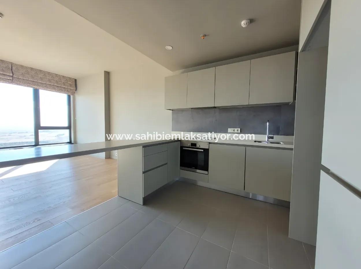 Leeres İncek Loft 1+1  Wohnung Im 11. Stock Mit Seeblick Zu Vermieten