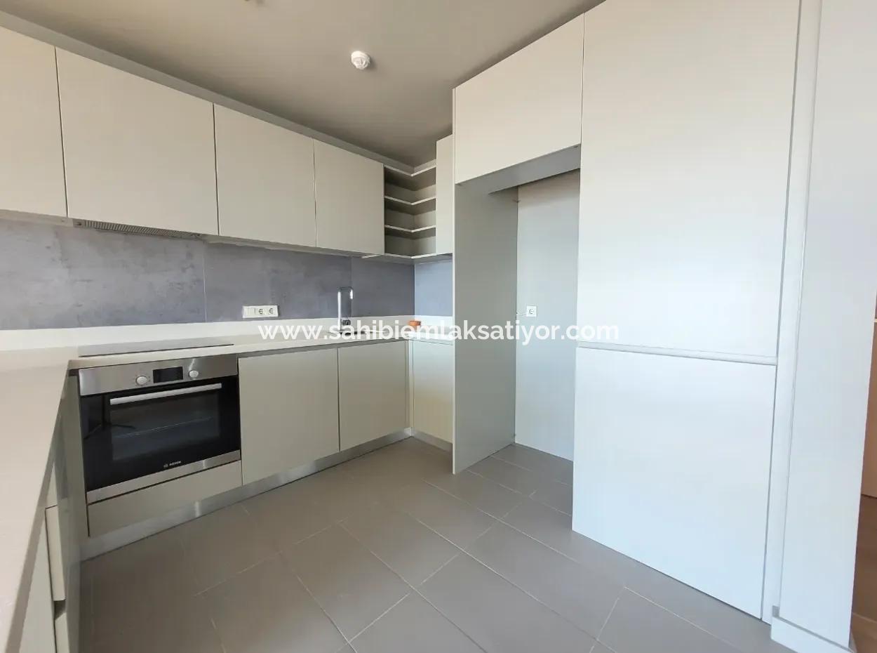 Leeres İncek Loft 1+1  Wohnung Im 11. Stock Mit Seeblick Zu Vermieten