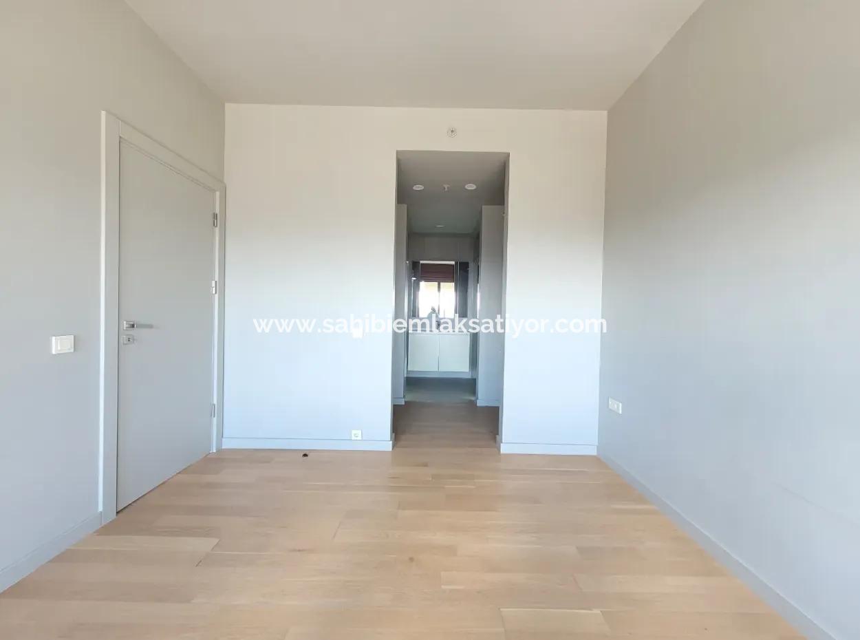 Leeres İncek Loft 1+1  Wohnung Im 11. Stock Mit Seeblick Zu Vermieten