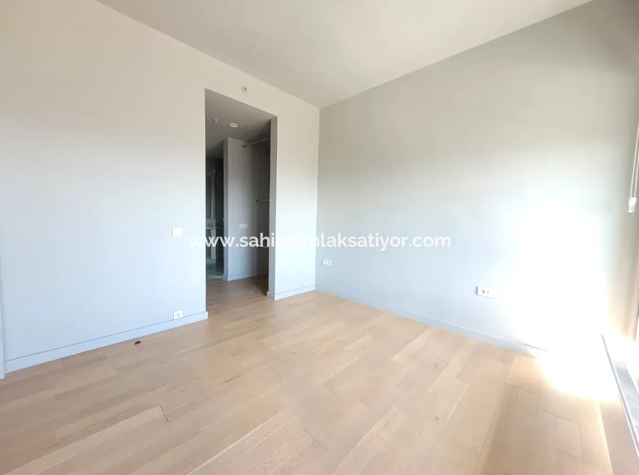 Leeres İncek Loft 1+1  Wohnung Im 11. Stock Mit Seeblick Zu Vermieten