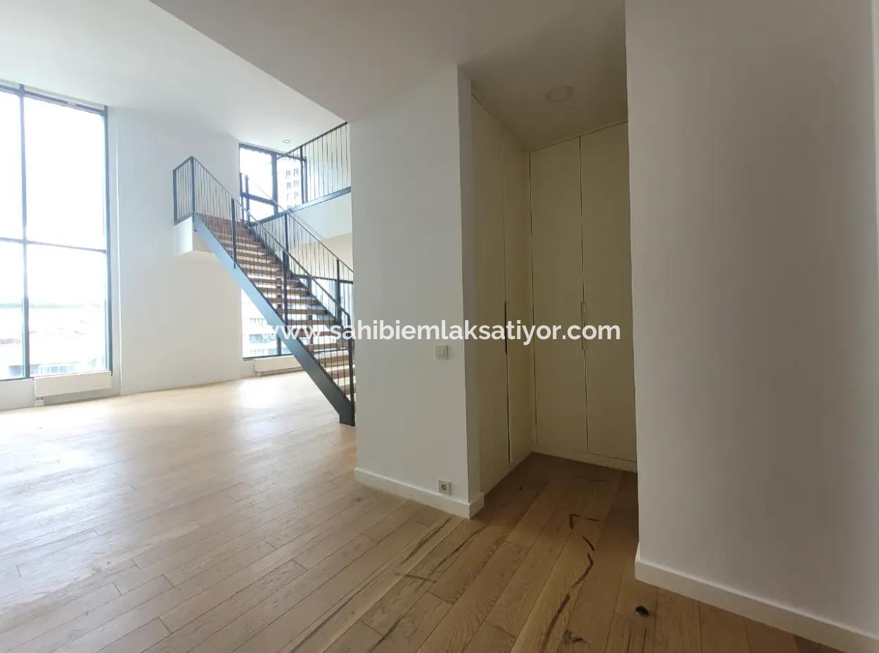 5,5+1 Duplex 5Th Floor Tenantless Apartment With Landscape View For Sale In İncek Loft Complex