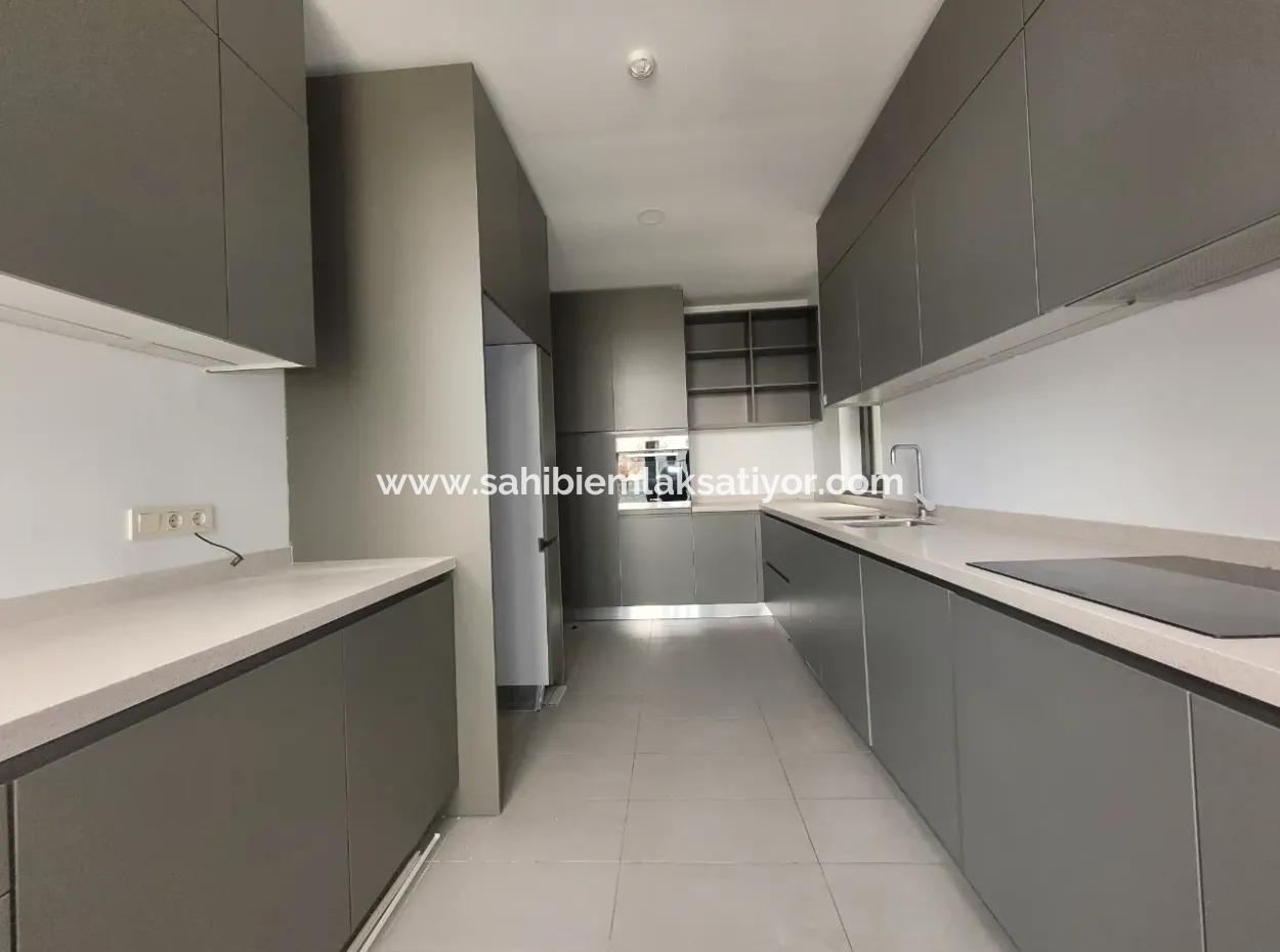 5,5+1 Duplex 5Th Floor Tenantless Apartment With Landscape View For Sale In İncek Loft Complex