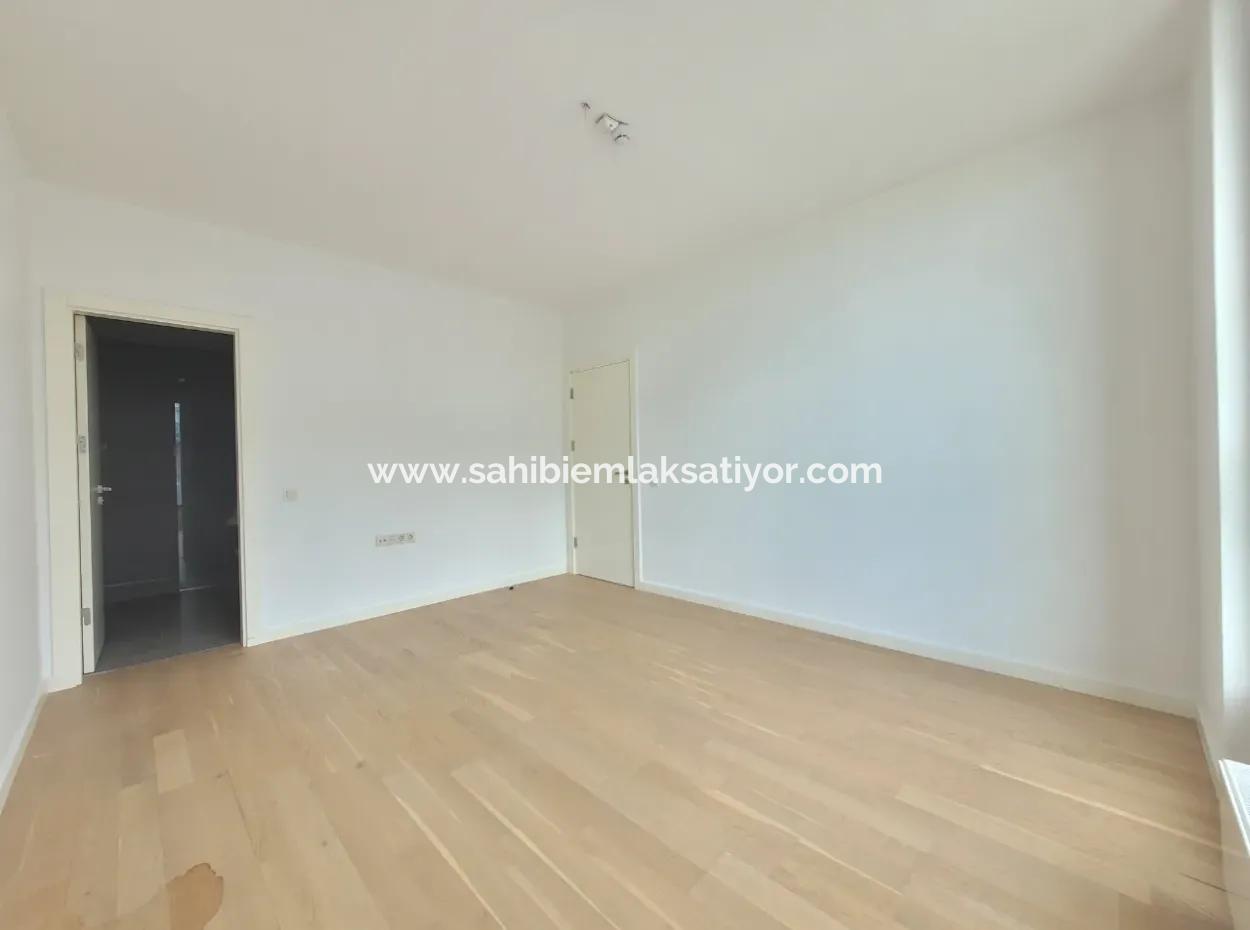 5,5+1 Duplex 5Th Floor Tenantless Apartment With Landscape View For Sale In İncek Loft Complex