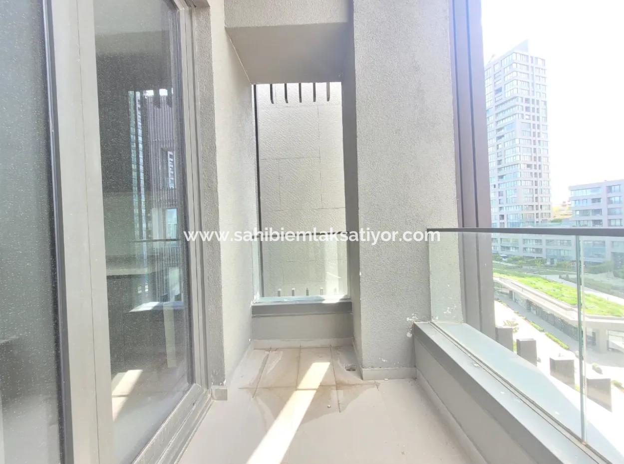 5,5+1 Duplex 5Th Floor Tenantless Apartment With Landscape View For Sale In İncek Loft Complex