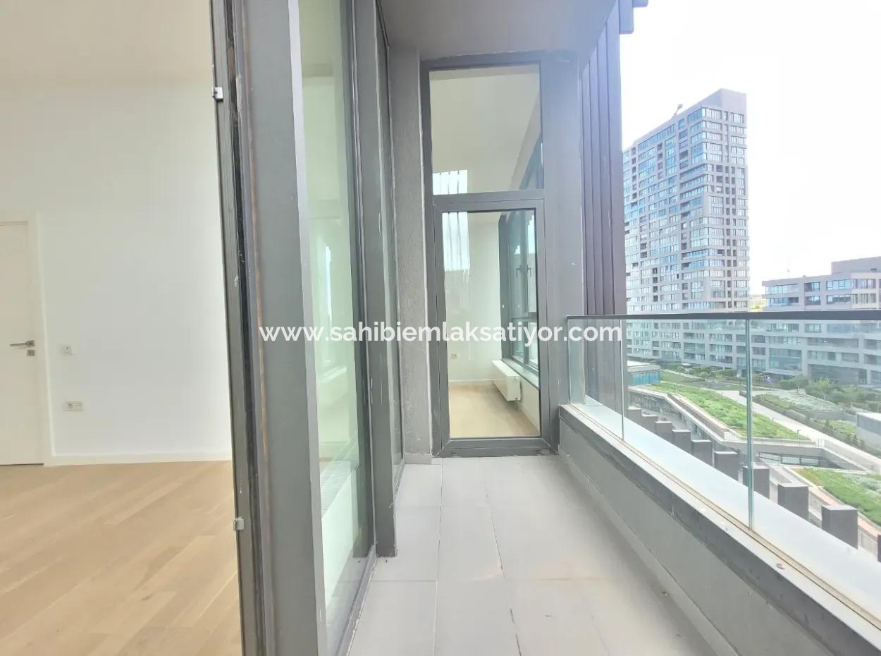 5,5+1 Duplex 5Th Floor Tenantless Apartment With Landscape View For Sale In İncek Loft Complex