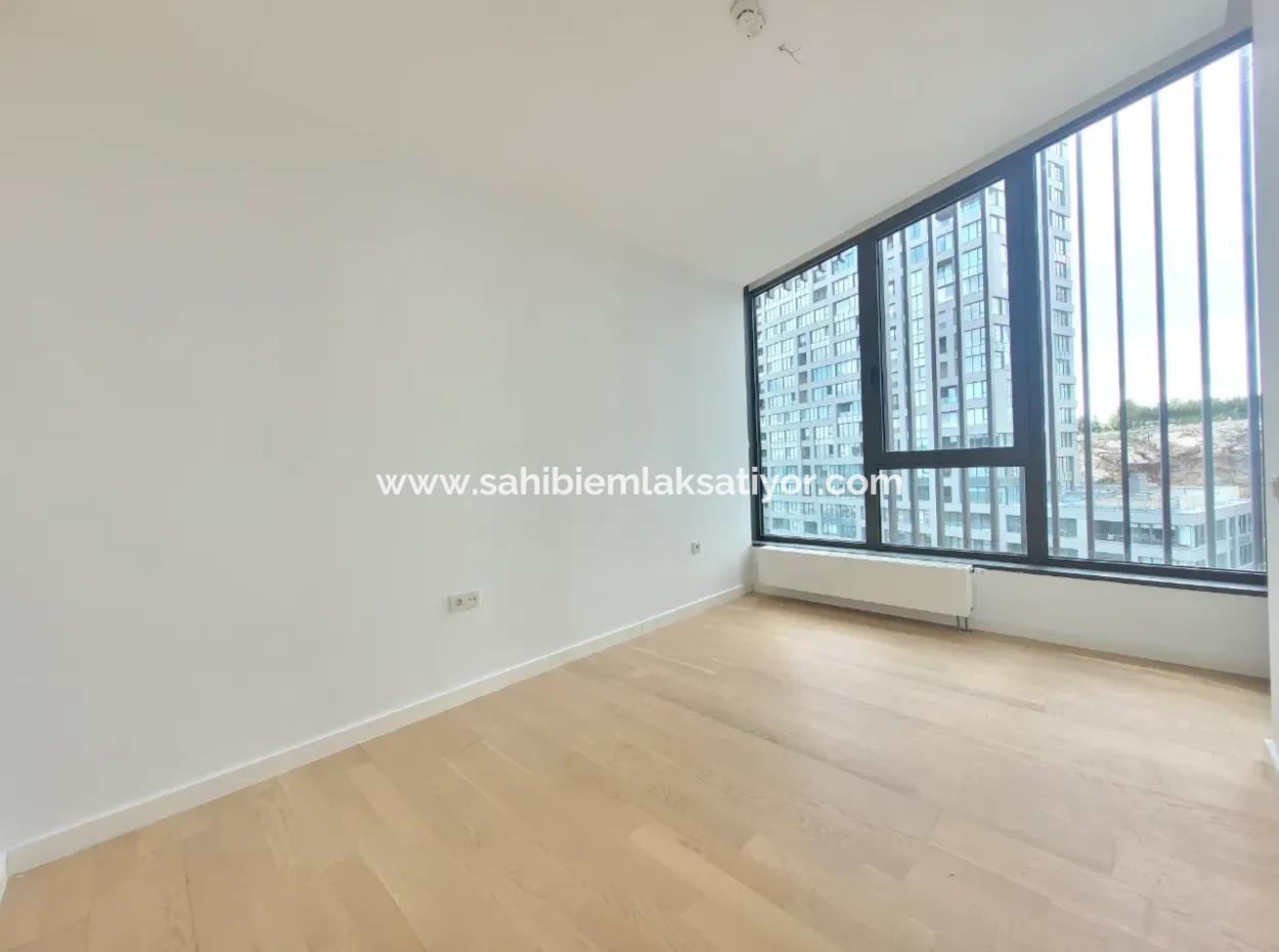 5,5+1 Duplex 5Th Floor Tenantless Apartment With Landscape View For Sale In İncek Loft Complex