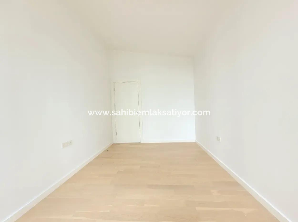 5,5+1 Duplex 5Th Floor Tenantless Apartment With Landscape View For Sale In İncek Loft Complex