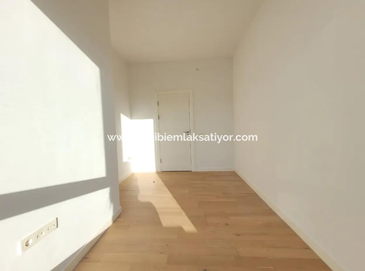 Tenantless İncek Loft 3+1 4Th Floor Apartment With Terrace For Sale In Gölbaşı - Ankara -Turkey