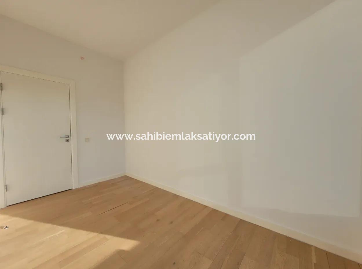 Tenantless İncek Loft 3+1 4Th Floor Apartment With Terrace For Sale In Gölbaşı - Ankara -Turkey