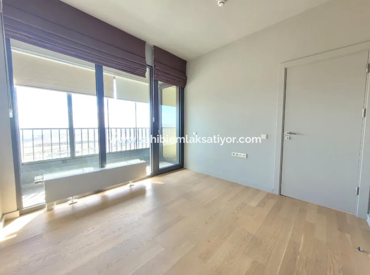 Empty İncek Loft 1+1  11Th Floor Apartment With Lake View For Rent
