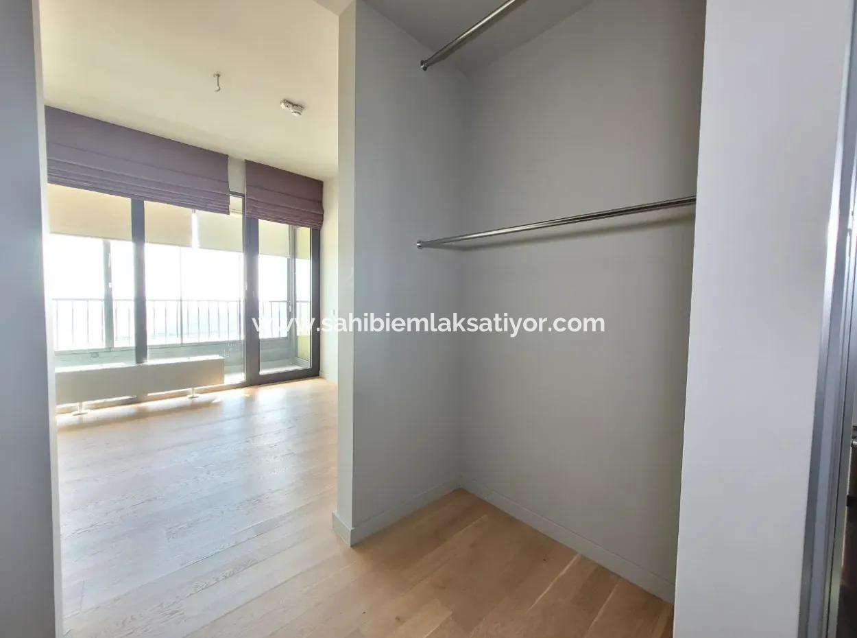 Empty İncek Loft 1+1  11Th Floor Apartment With Lake View For Rent