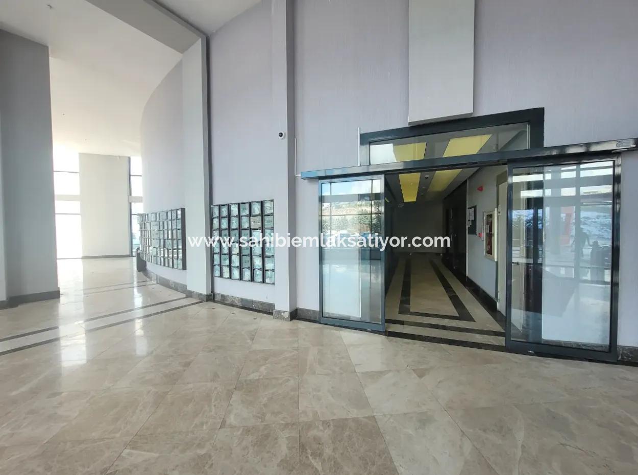 Vacant Luxury Furnished İncek Prestige  18Th Floor Apartment For Rent 1+1 62 M²