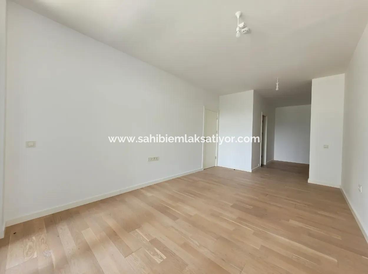 İncek Loft For Sale 3.5+1 140 M² 3Rd Floor Landscape Facade Apartment