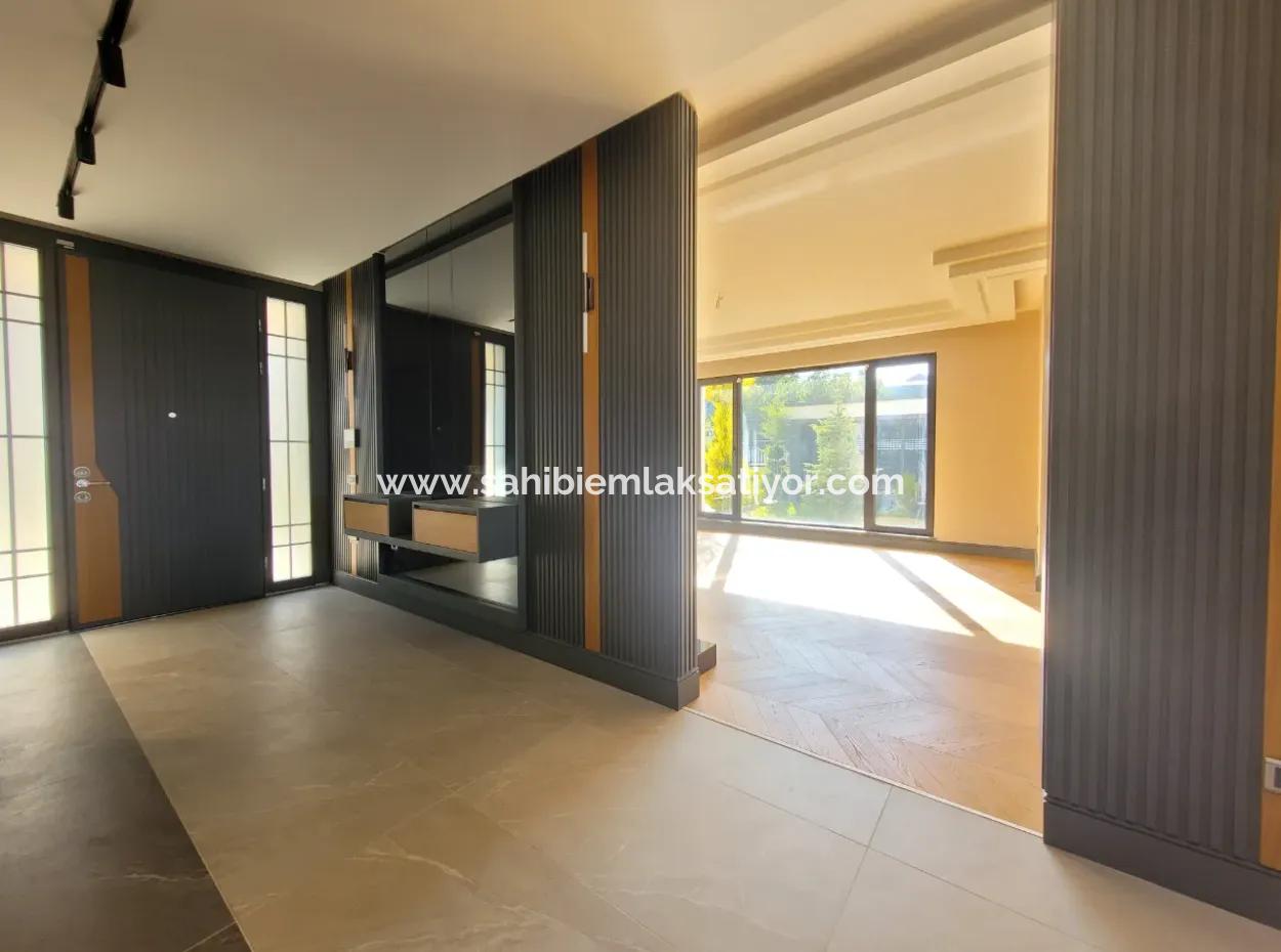 Luxury Duplex Villa For Sale On 730 M² Plot In İncek 4+2 İncek Mahallesi Gölbaşı Ankara Turkey