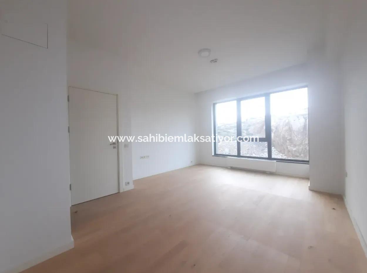 2,5+1 Tenantless Apartment With Landscape View For Sale In İncek Loft Complex