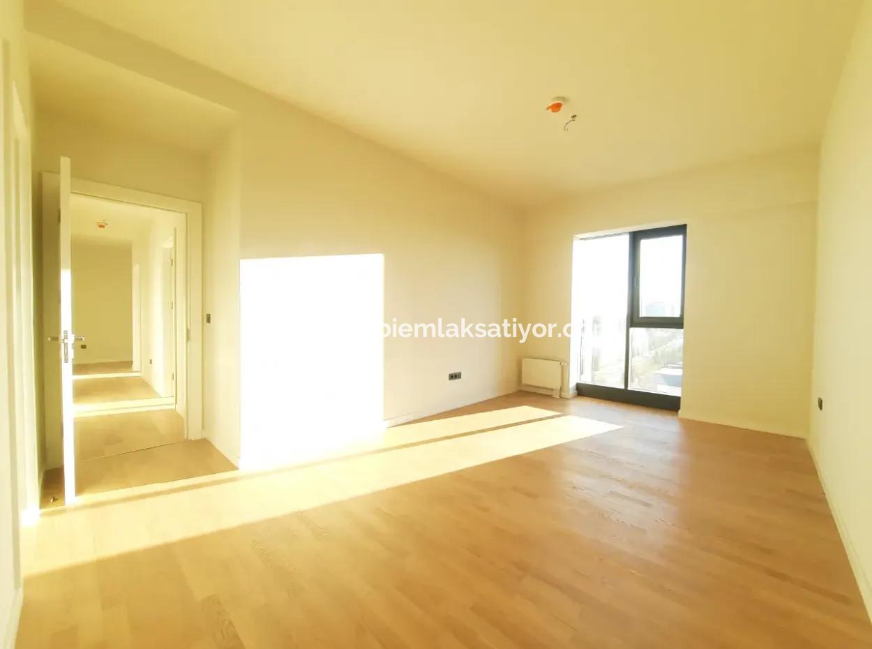 3+1 130 M² 22Rd Floor South Facing Apartment For Sale In Beytepe İncek Bulvar Loft Complex