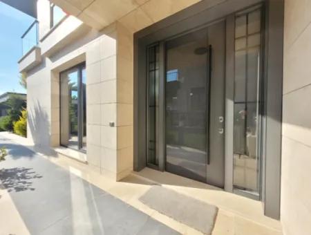 Luxury Duplex Villa For Sale On 730 M² Plot In İncek 4+2 İncek Mahallesi Gölbaşı Ankara Turkey