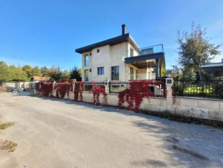 Luxury Duplex Villa For Sale On 730 M² Plot In İncek 4+2 İncek Mahallesi Gölbaşı Ankara Turkey