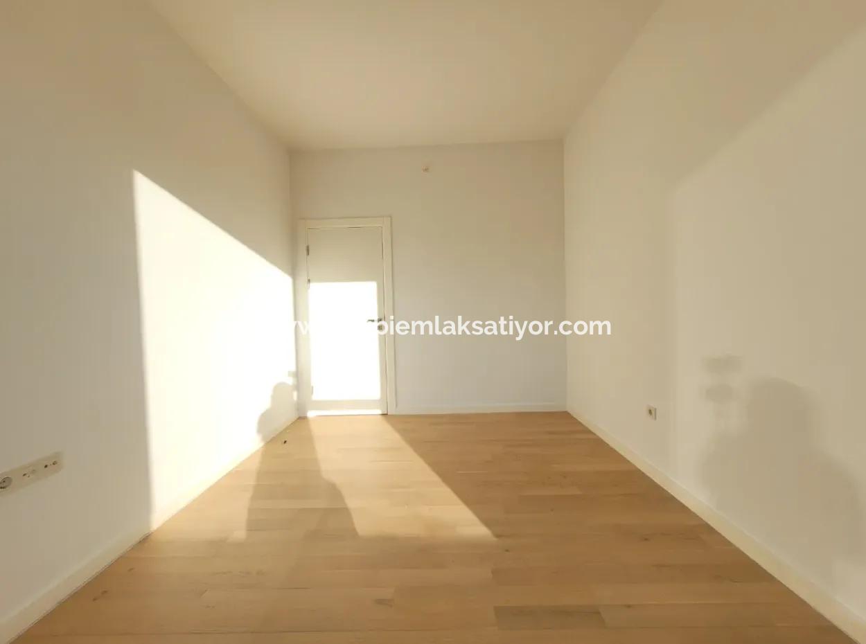 İncek Loft Satılık Teraslı  3+1 Şehir Manzaralı 3.Kat Daire