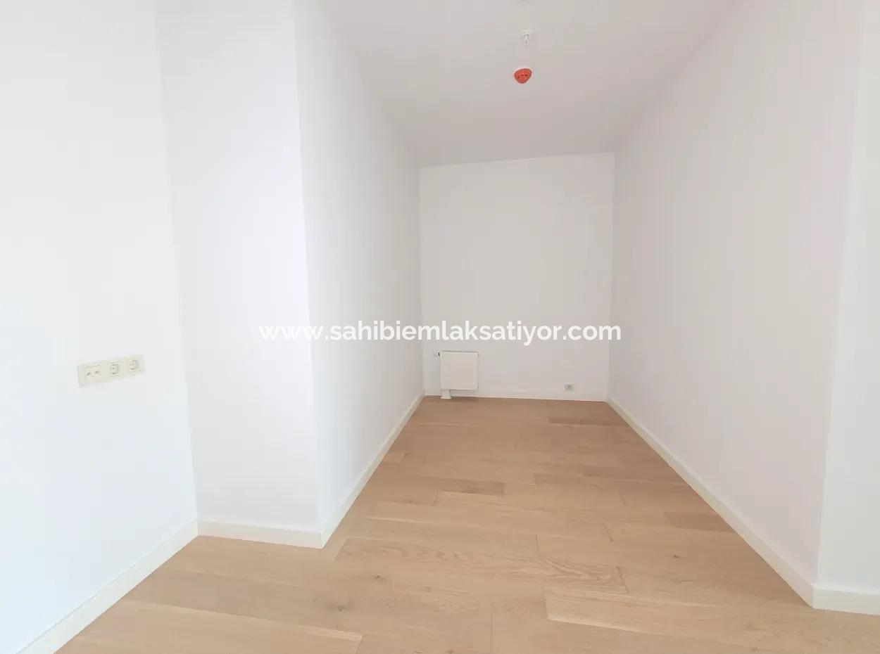 Boş Krediye Uygun İncek Loft Satılık 2,5+1 Peyzaj Manzaralı 1.Kat Daire
