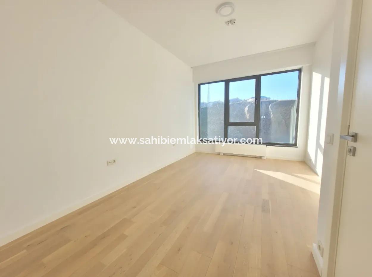 Boş Krediye Uygun İncek Loft Satılık 2,5+1 Peyzaj Manzaralı 1.Kat Daire