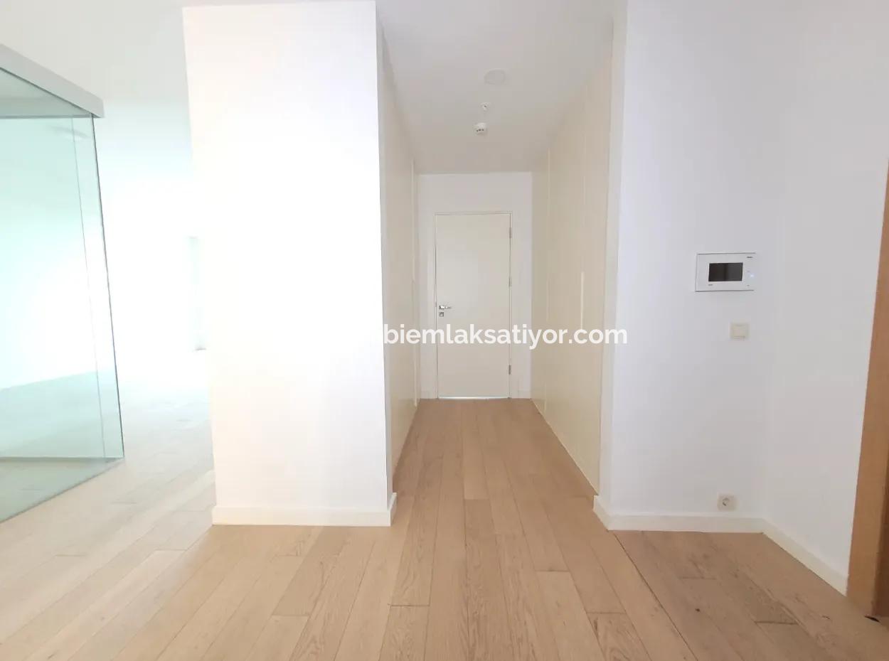 İncek Loft Satılık 2,5+1 Peyzaj Manzaralı Kiracısız 3.Kat Daire