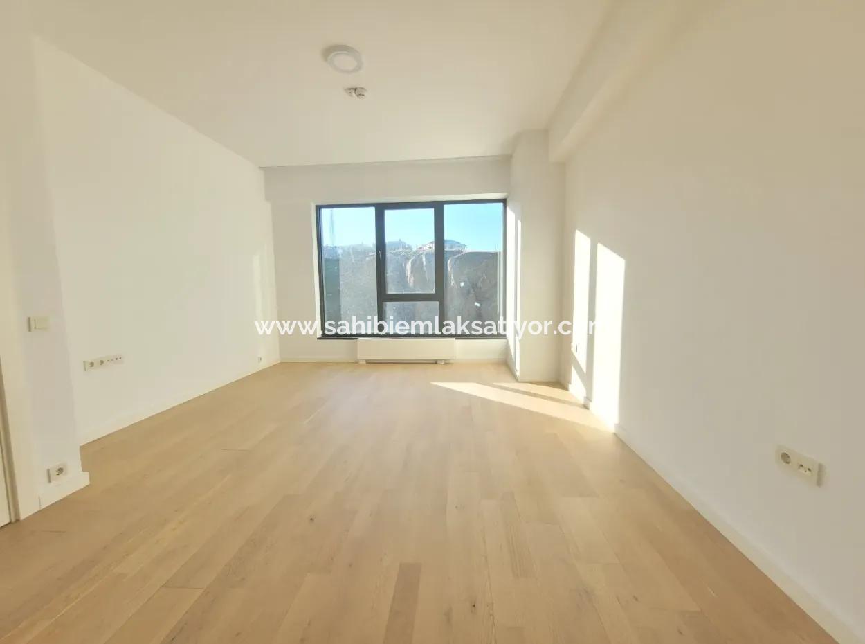 Boş Krediye Uygun İncek Loft Satılık 2,5+1 Peyzaj Manzaralı Kiracısız 2.Kat Daire