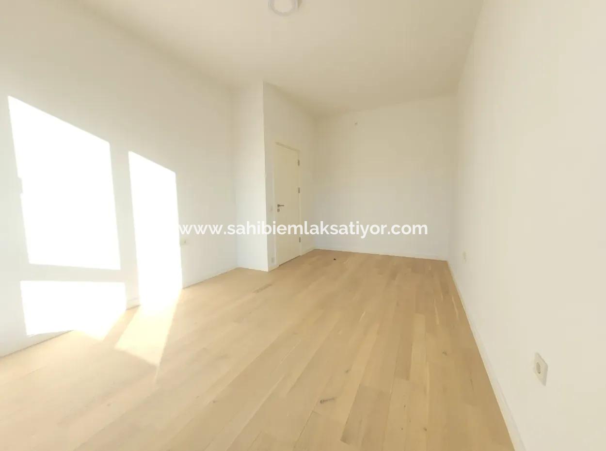 Boş Krediye Uygun İncek Loft Satılık 2,5+1 Peyzaj Manzaralı Kiracısız 2.Kat Daire