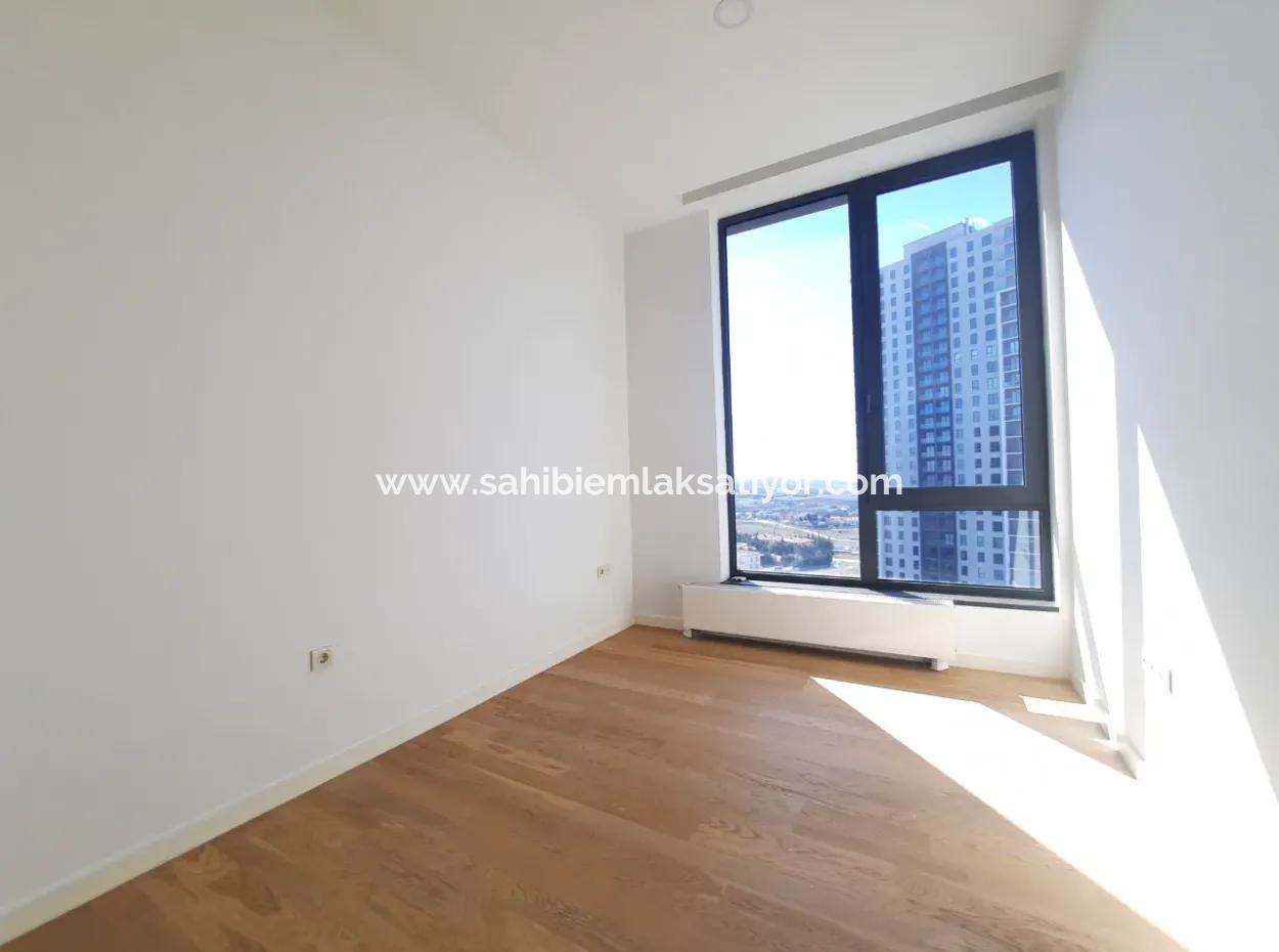 İncek Loft Satılık  4+1  Göl Manzaralı Kiracısız 20.Kat Daire