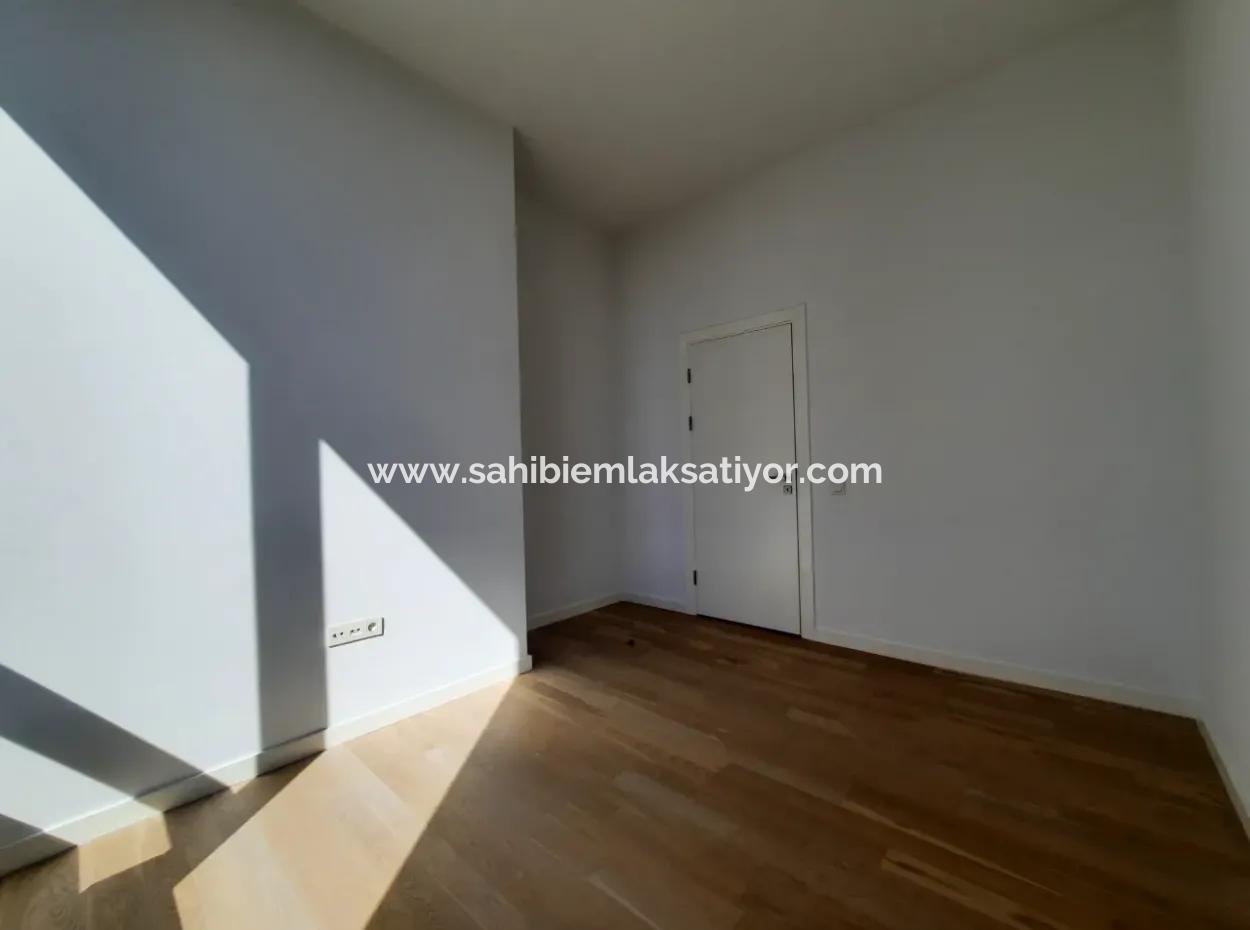 İncek Loft Satılık  4+1  Göl Manzaralı Kiracısız 20.Kat Daire