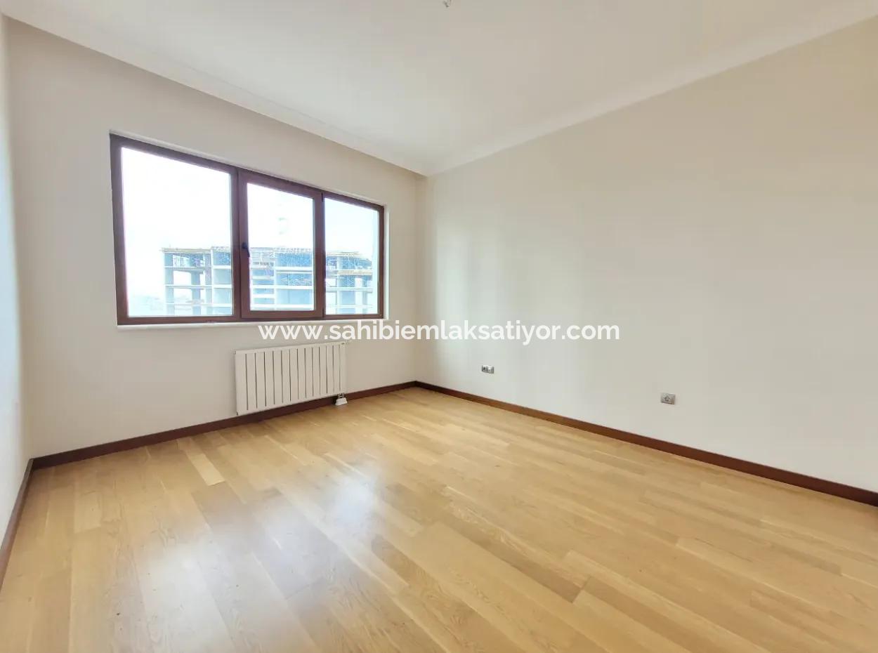 Boş İncek Nata'da Satılık 4+1 207 M²  Göl Manzaralı Daire
