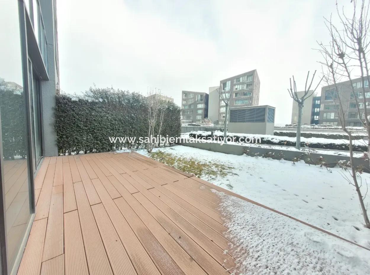 Boş İncek Loft Satılık 3+1 Bahçe Dubleksi Şehir Manzaralı Daire
