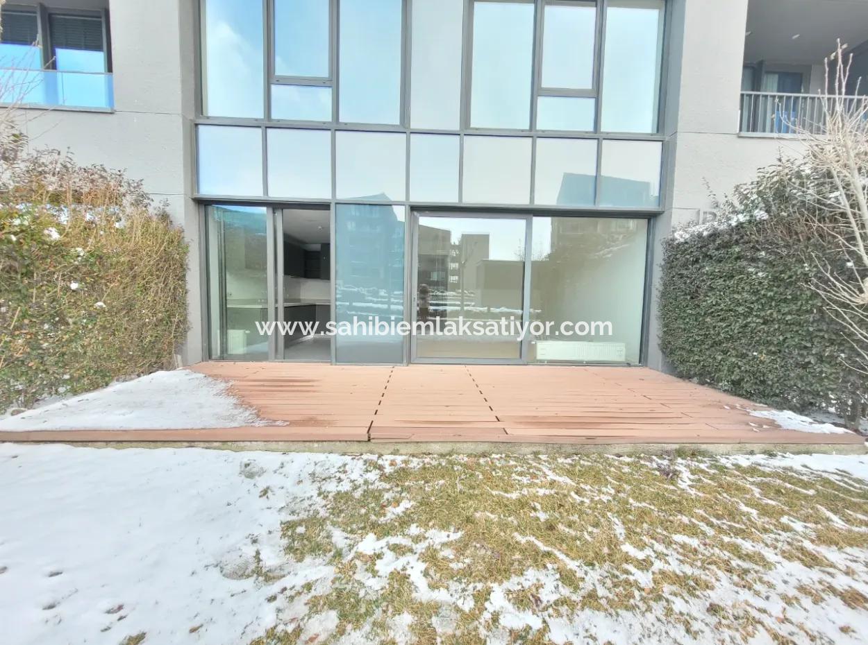 Boş İncek Loft Satılık 3+1 Bahçe Dubleksi Şehir Manzaralı Daire