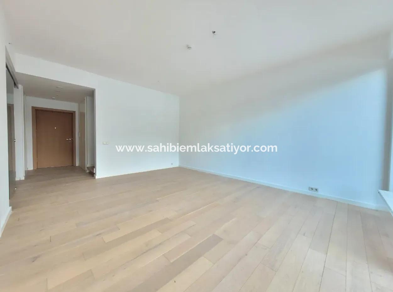 Boş İncek Loft Satılık 3+1 Bahçe Dubleksi Şehir Manzaralı Daire