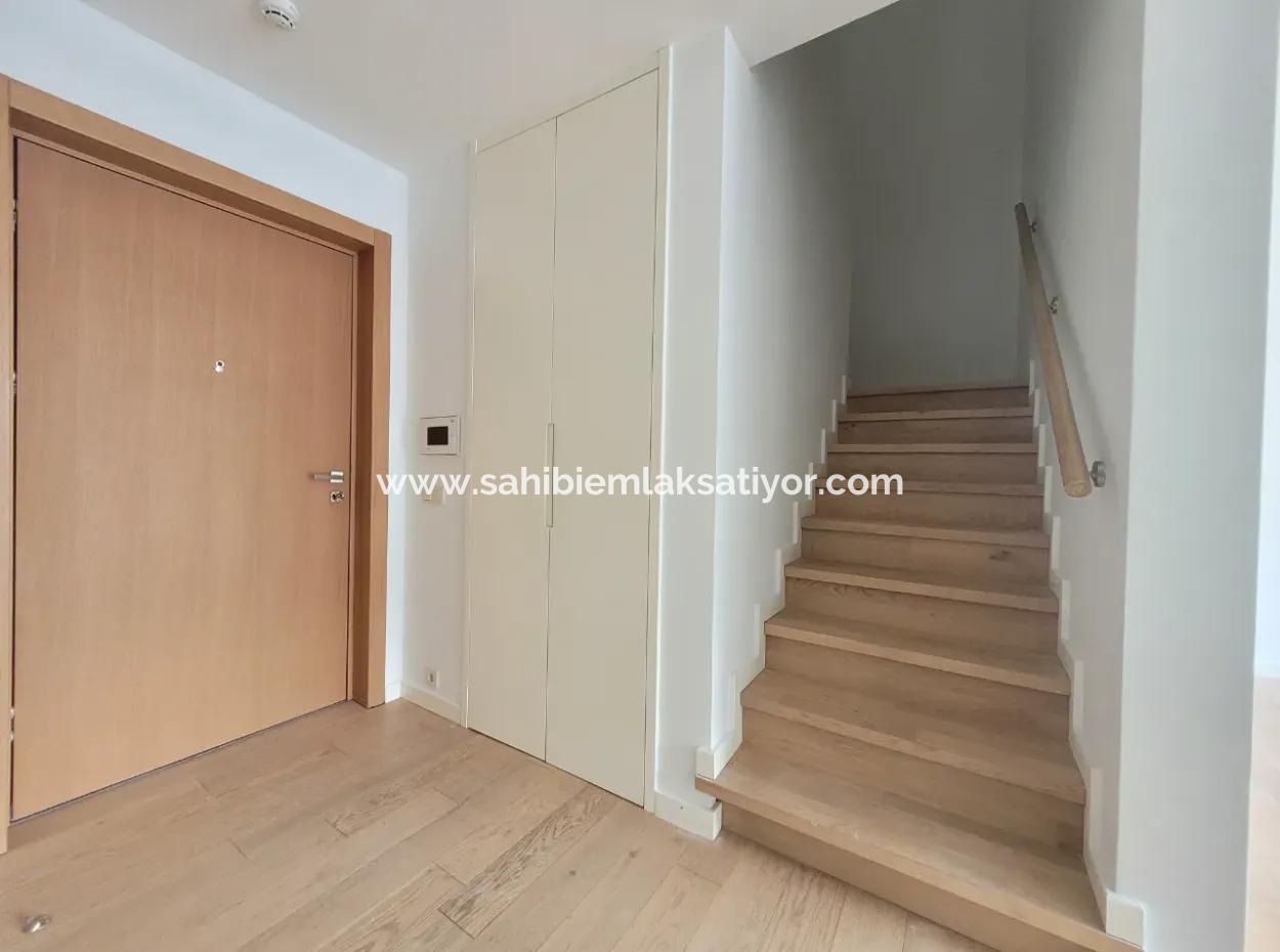 Boş İncek Loft Satılık 3+1 Bahçe Dubleksi Şehir Manzaralı Daire