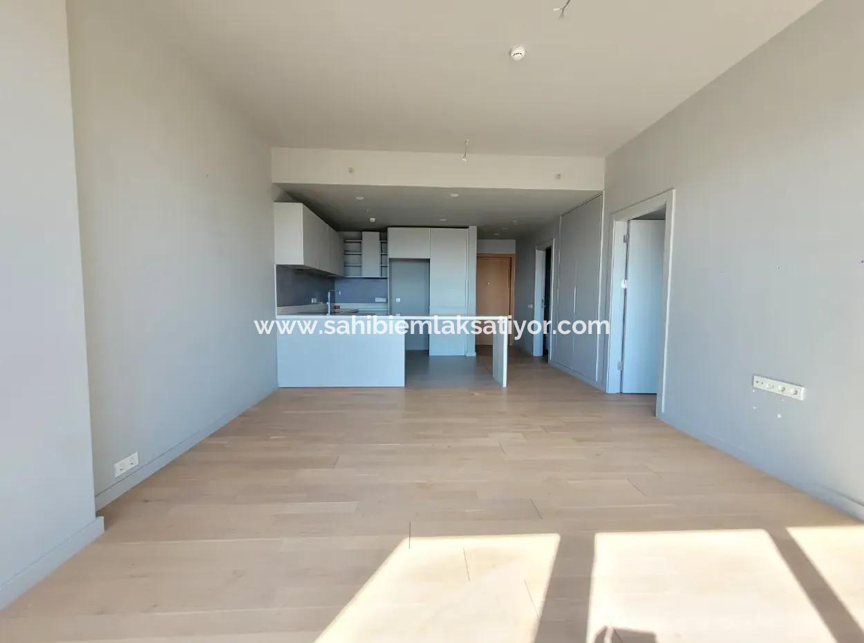 Boş İncek Loft Kiralık  1+1 Göl Manzaralı 3.Kat Daire
