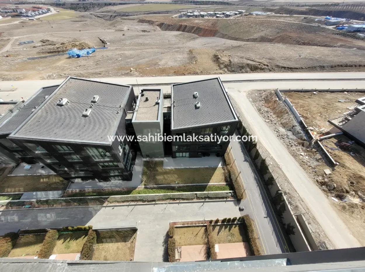 Boş İncek Loft Kiralık  1+1 Göl Manzaralı 3.Kat Daire