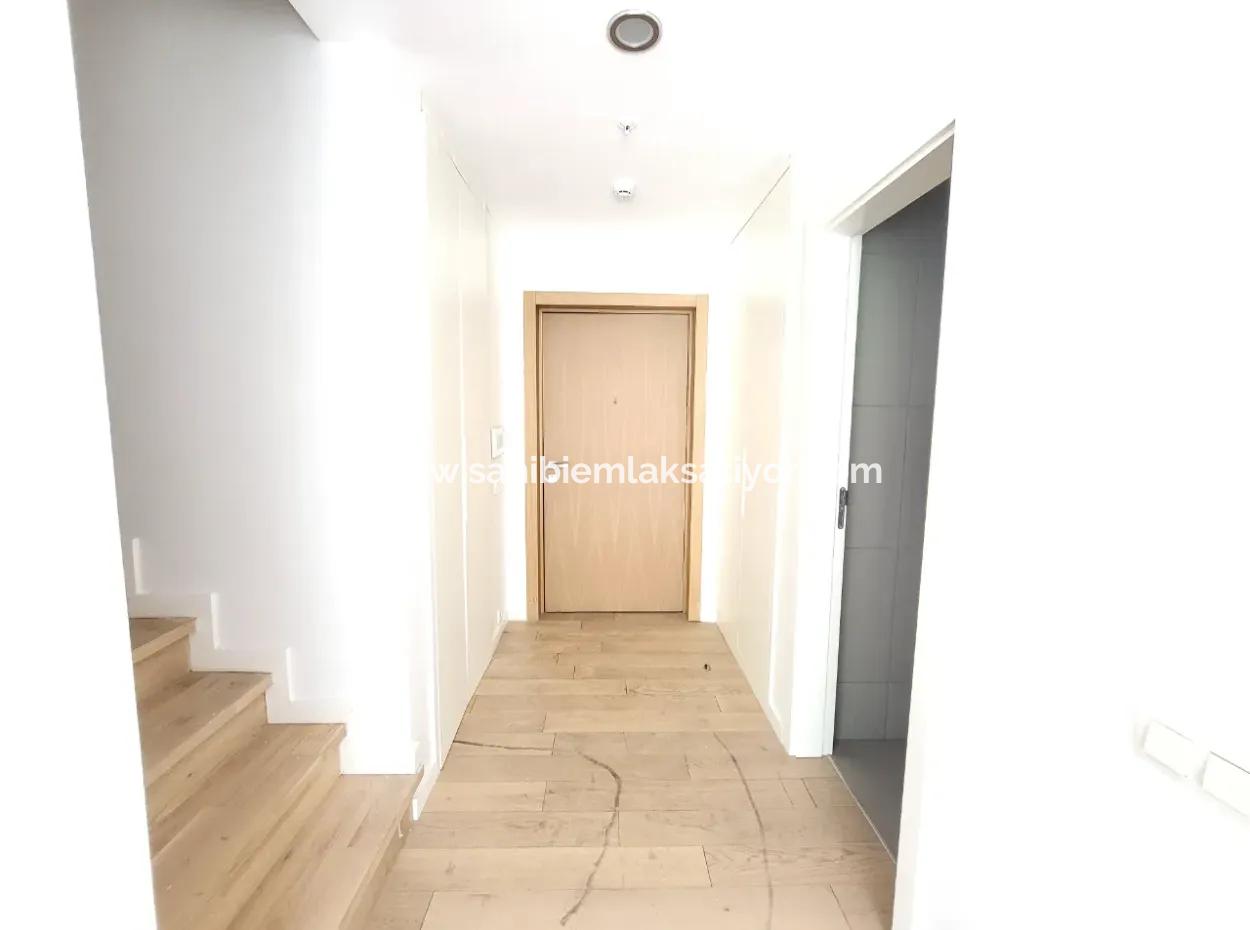 Boş Faturalı İncek Loft Satılık  2+1 Bahçe Dubleks Şehir Manzaralı Daire