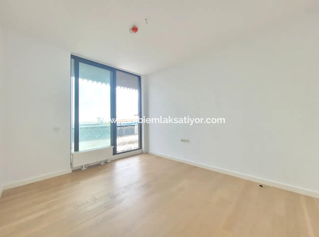 Boş İncek Loft Satılık  Teraslı 4+1  Mogan Manzaralı 146 M² 1.Kat Daire