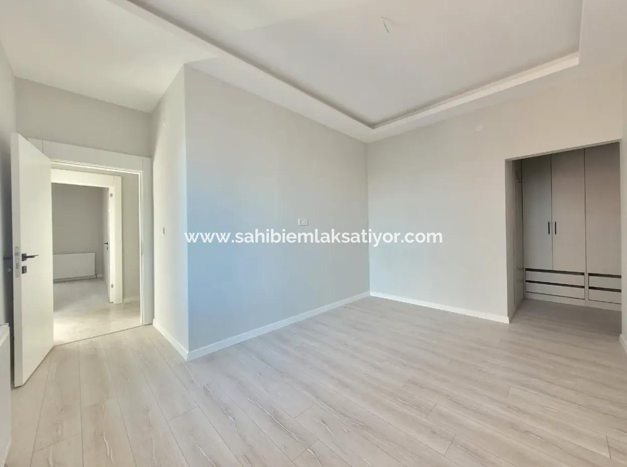 Vatandaşlığa Uygun Ankara Gölbaşı Bahçelievler Mah. 200 M ² Park Manzaralı Arakat Lüks Satılık Daire