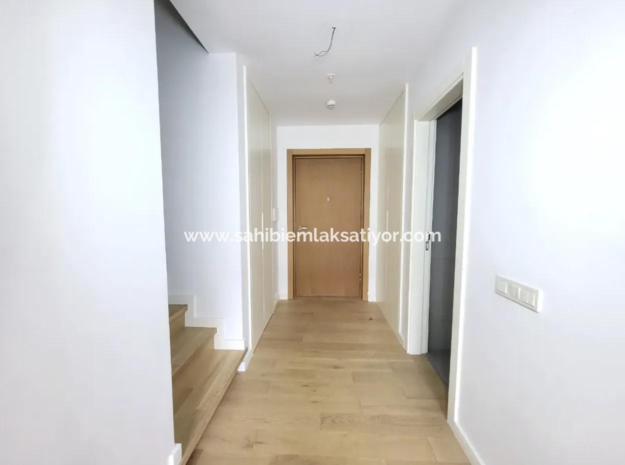 Kiracısız İncek Loft Satılık  2+1 Bahçe Dubleks Şehir Manzaralı Daire