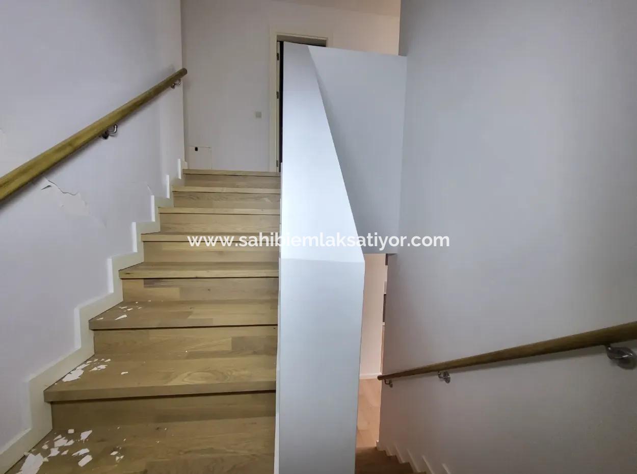 Kiracısız İncek Loft Satılık  2+1 Bahçe Dubleks Şehir Manzaralı Daire