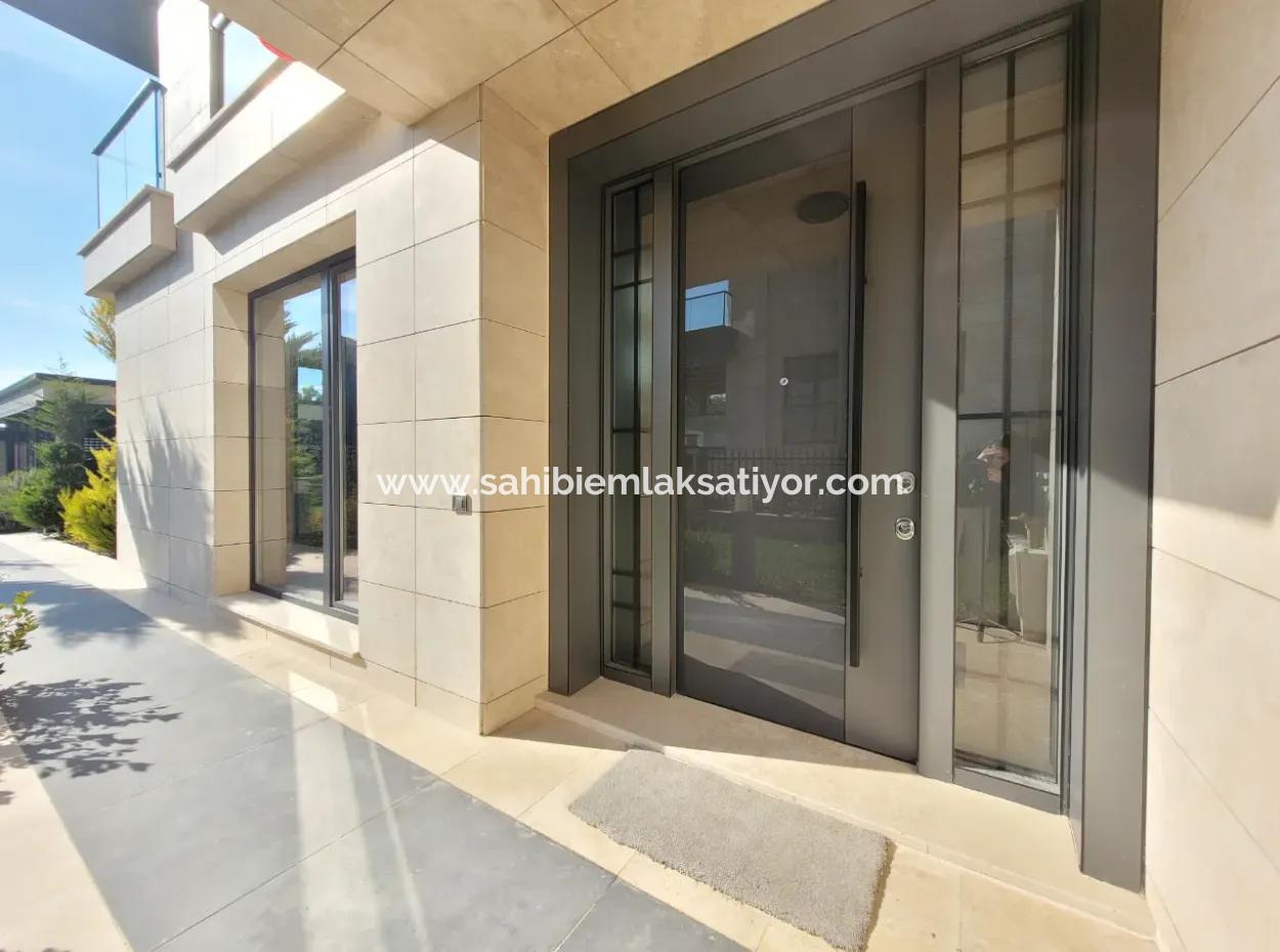 İncek 800 M²  Arsa Da Lüks Dubleks Villa 4+2  İncek Mahallesi Gölbaşı Ankara Türkiye