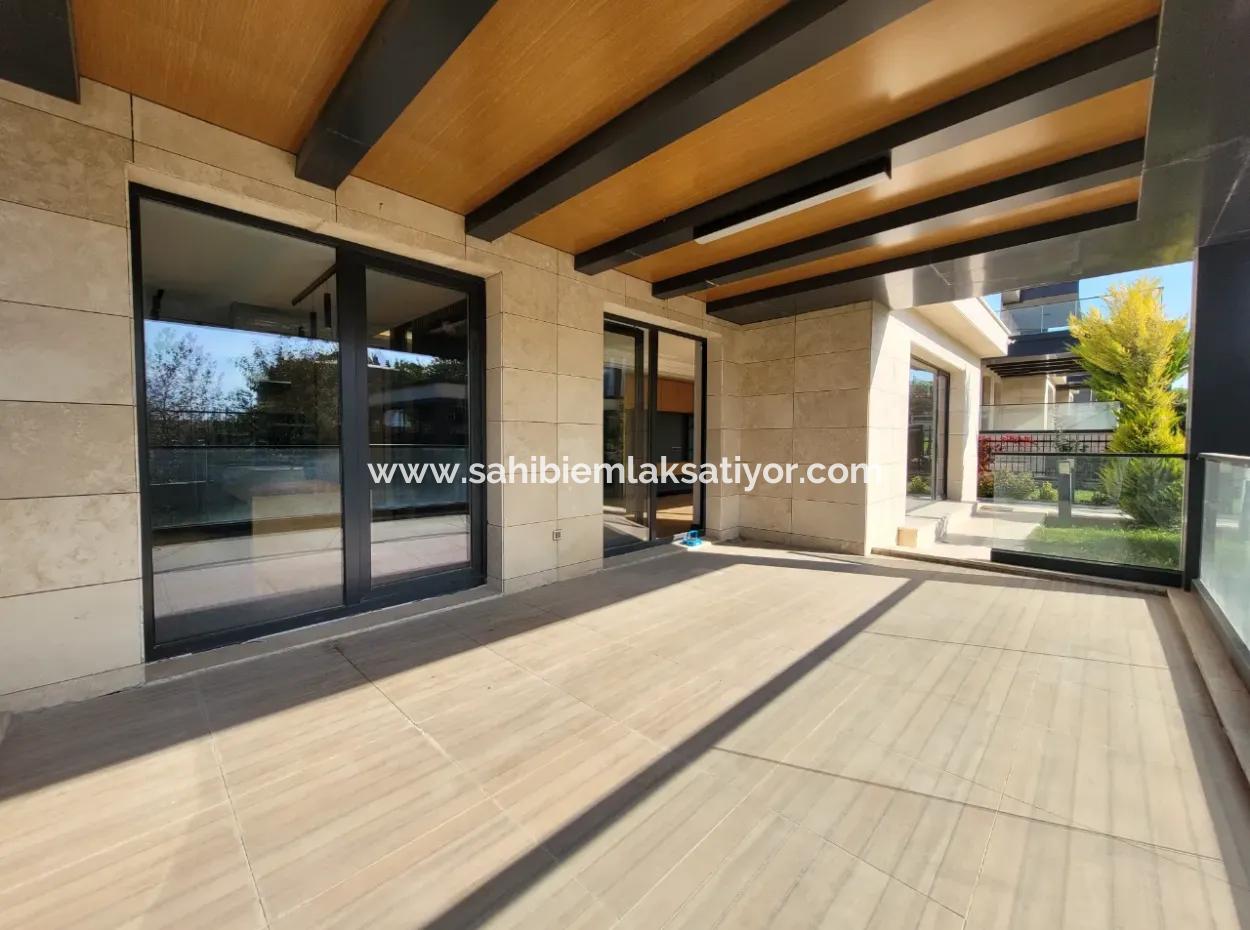 İncek 800 M²  Arsa Da Lüks Dubleks Villa 4+2  İncek Mahallesi Gölbaşı Ankara Türkiye