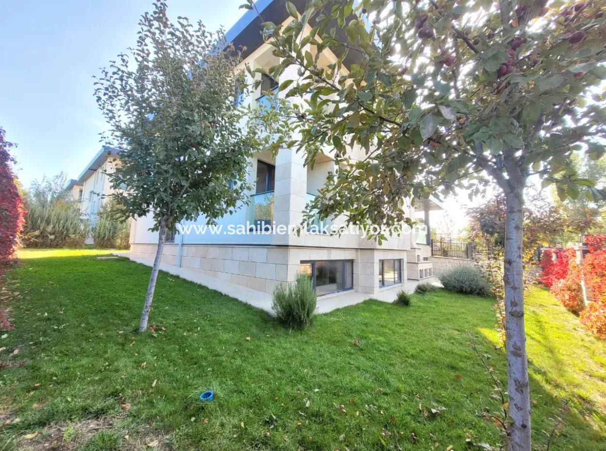 İncek 800 M²  Arsa Da Lüks Dubleks Villa 4+2  İncek Mahallesi Gölbaşı Ankara Türkiye