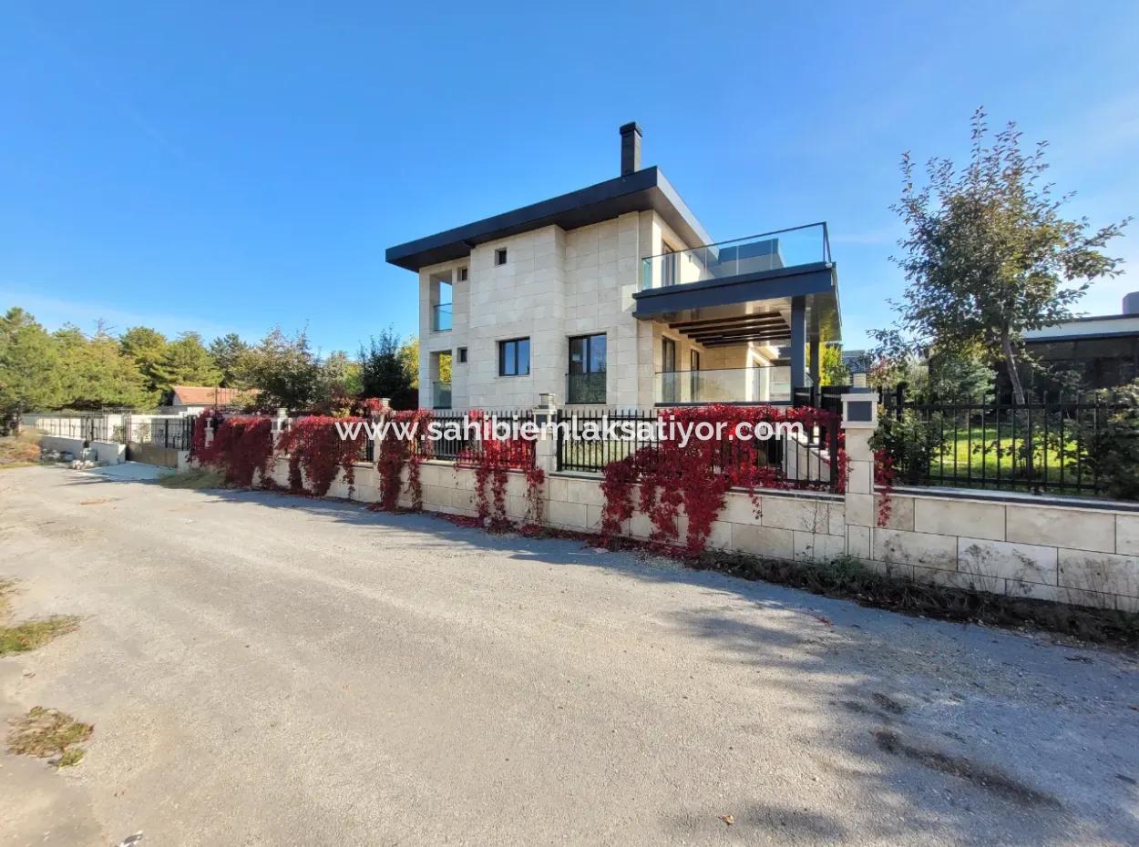 İncek 730 M² Arsa Da Lüks Dubleks Satılık Villa 4+2  İncek Mahallesi Gölbaşı Ankara Türkiye