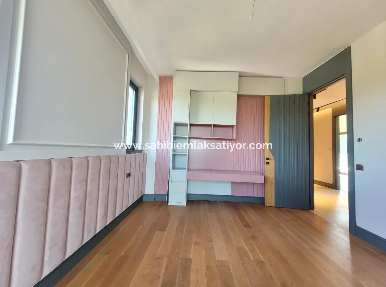 İncek 730 M² Arsa Da Lüks Dubleks Satılık Villa 4+2  İncek Mahallesi Gölbaşı Ankara Türkiye